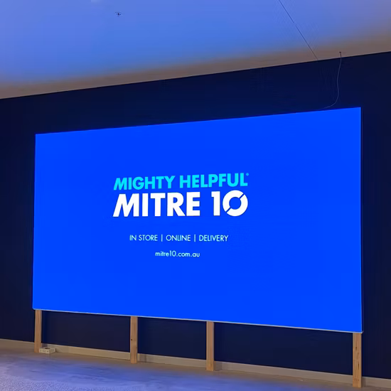 Vollfarbige, hochhelle, maßgeschneiderte, kreative LED-Displays mit fester Front für den Innen- und Außenbereich